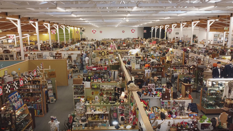 Our 70,000 sq. ft. showroom features hundreds of booths full of antiques and collectibles.