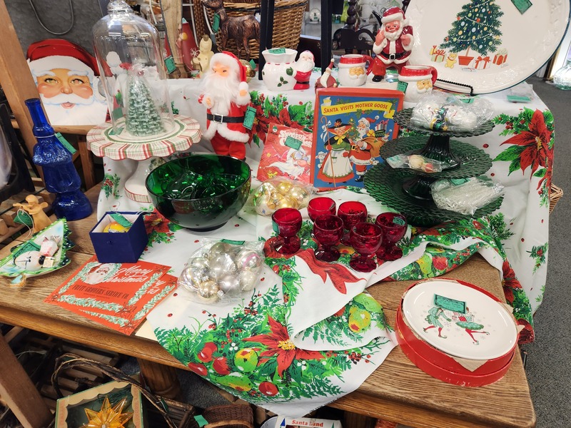 Christmas decor at Apple Annie Antique Gallery