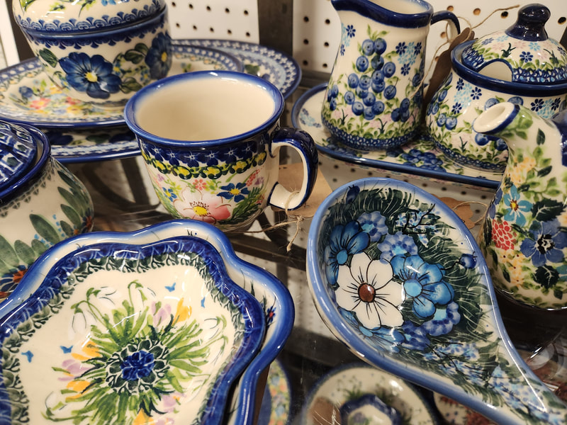 Vintage china set at Apple Annie Antique Gallery