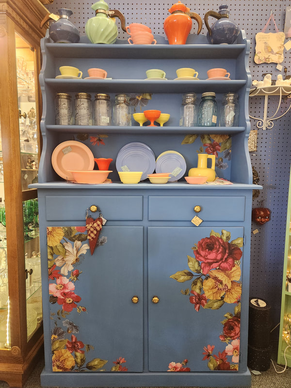 Vintage cabinet and kitchen items at Apple Annie Antique Gallery