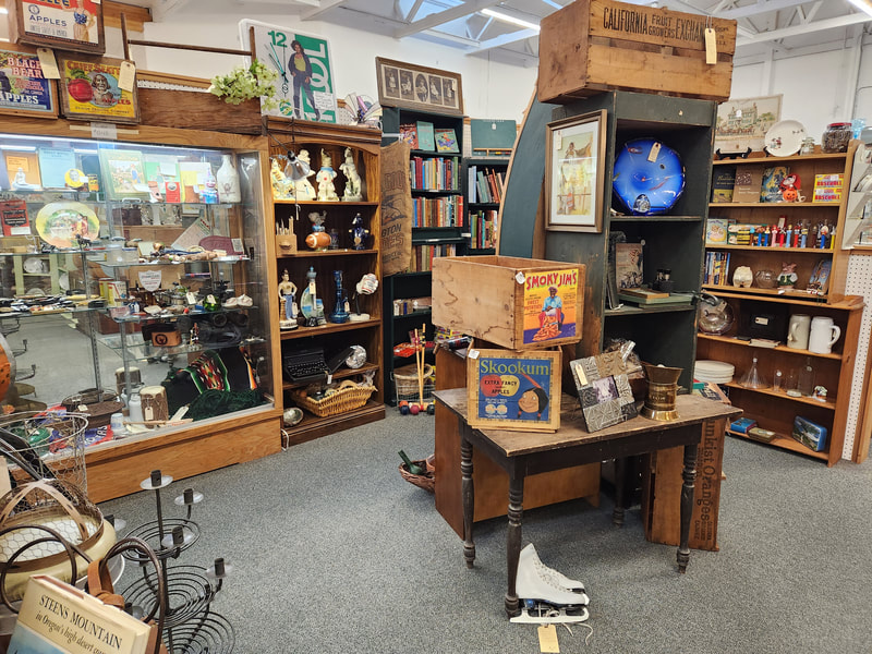 Consignment booth at Apple Annie Antique Gallery