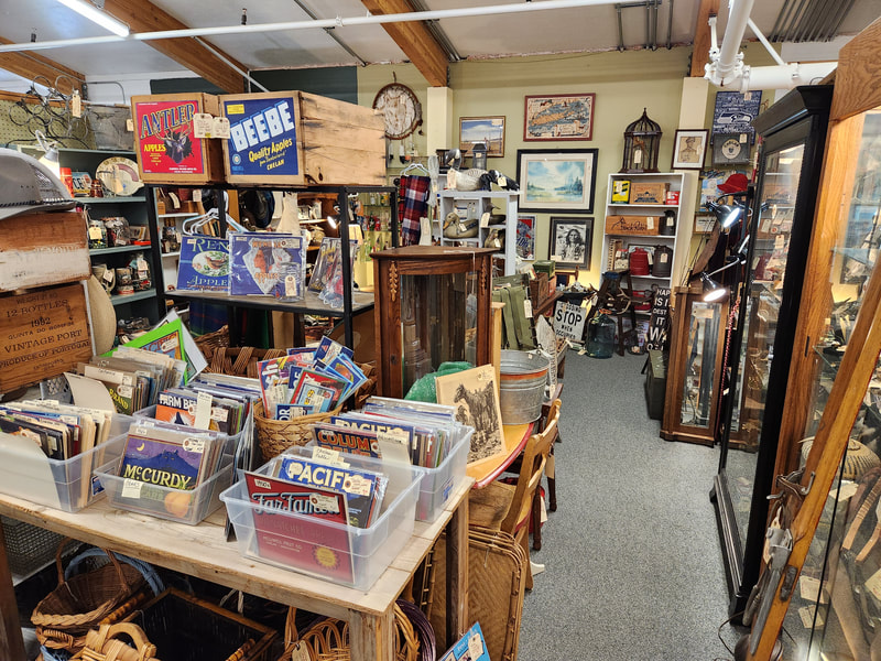 Vintage pictures and posters booth at Apple Annie Antique Gallery